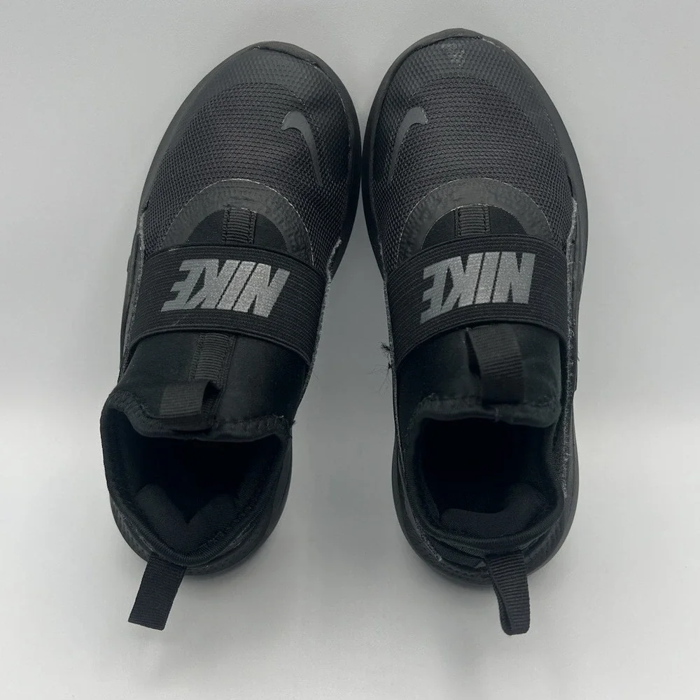 2025 Nike Flex Runner 4 Triple Black Slip On Runners - Kids Size 12.5 USED